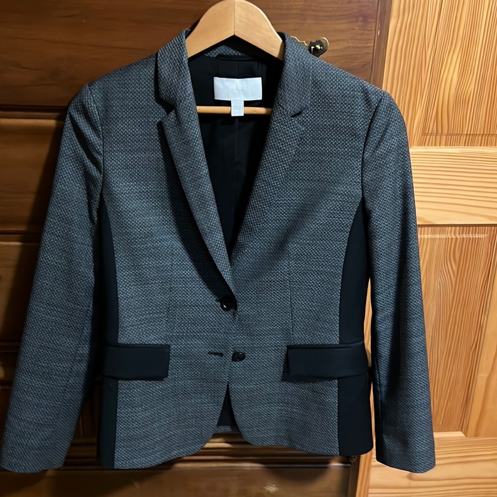 Women Boss Blazer USA Size 8; Light weight, fitted; fully lined; Perfect